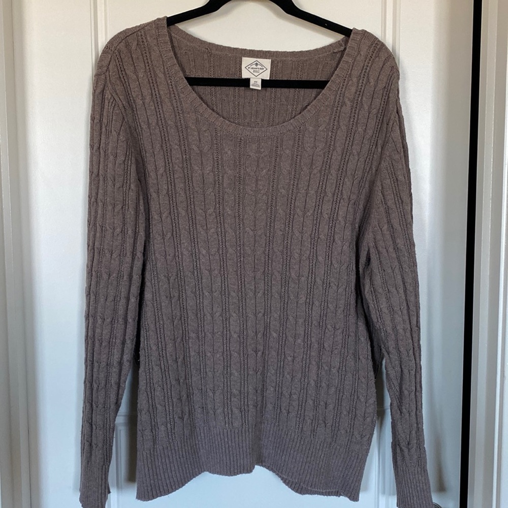Women’s sweater, size XXL.